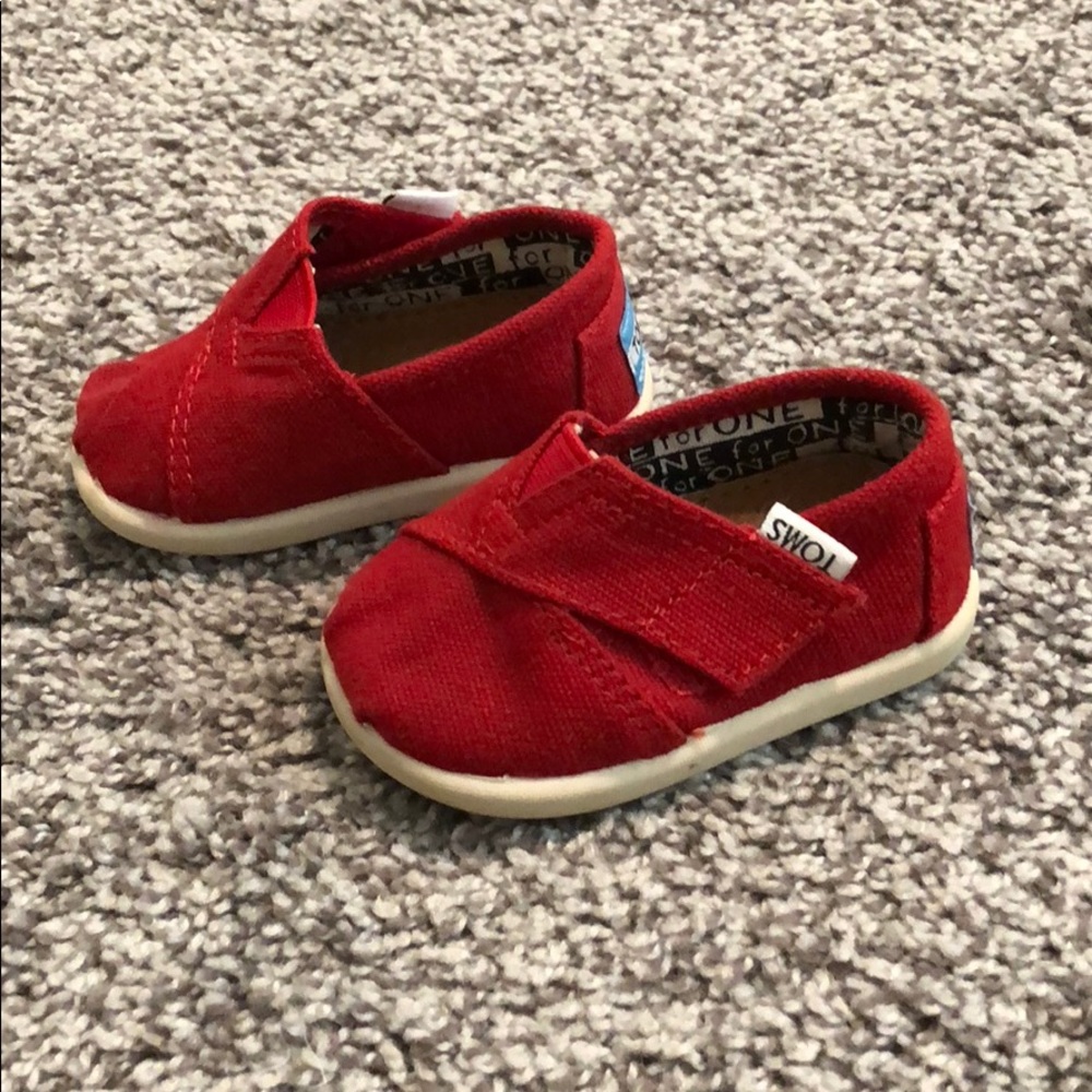 Red Toms infant size 3